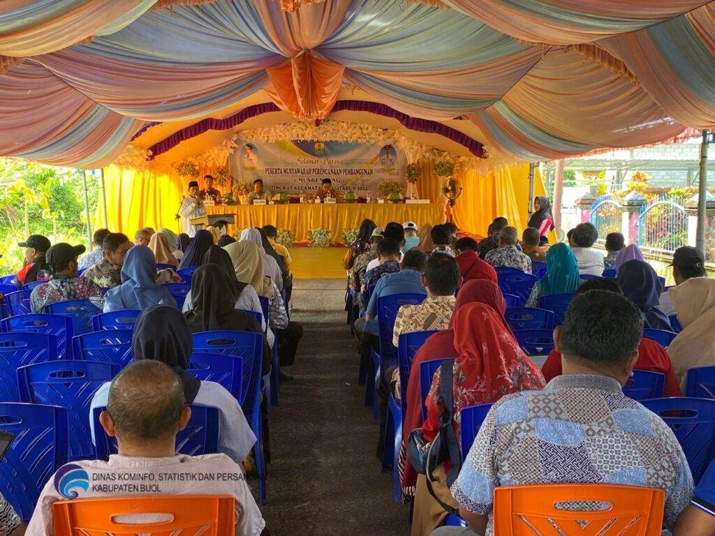 Tema pembangunan tahun 2025, "Sinkronisasi Pembangunan Pusat dan Daerah dalam Menjaga Dinamika Pembangunan Berkelanjutan," menjadi fokus dalam Musrenbang kali ini. Hal ini mencerminkan komitmen untuk membangun secara inklusif, dengan memperhatikan aspirasi masyarakat rentan dan termarginalkan.