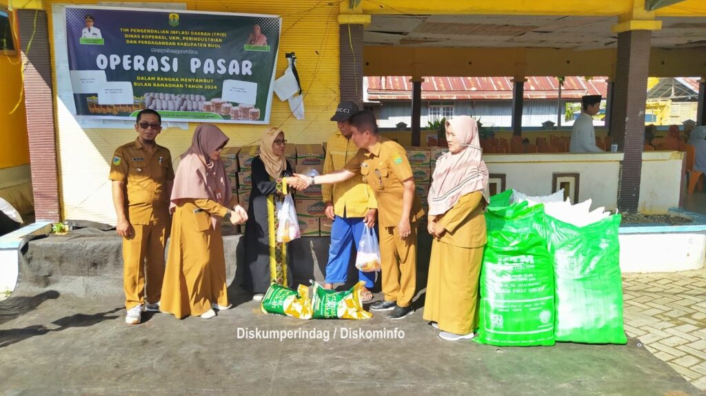 Pemerintah Daerah Kabupaten Buol melalui Dinas Koperasi UKM, Perindustrian dan Perdagangan menggelar operasi pasar menjelang Ramadhan. Pelaksanaan kegiatan ini diawali di kantor Kelurahan Leok II pada 4 Maret 2024 dan berakhir pada 8 Maret 2024 di Kelurahan Kulango. Kegiatan ini menjadi bagian dari upaya Pemerintah Kabupaten Buol untuk menjaga stabilitas harga, menekan inflasi, dan memastikan ketersediaan bahan pokok menjelang Ramadhan.