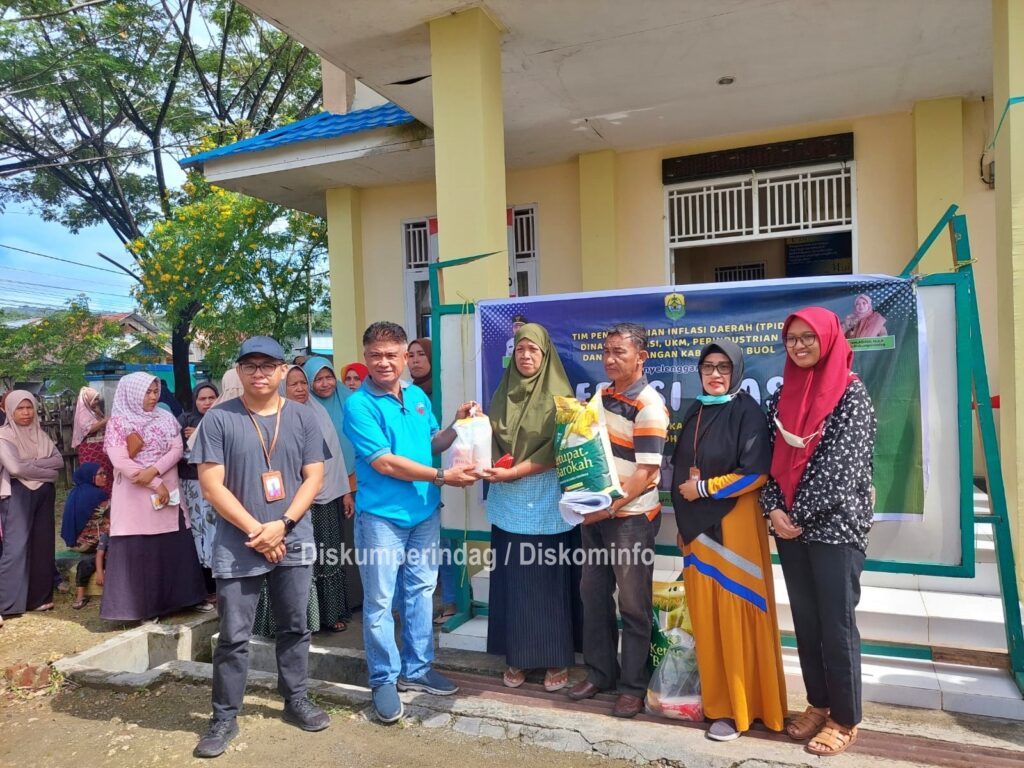 Operasi pasar tahap I ini mendapatkan dukungan dana sebesar Rp. 76,409,200 dari APBD Kabupaten Buol Tahun 2024, yang disubsidi untuk operasi pasar di beberapa titik wilayah, mencakup Kecamatan Biau, Gadung, Bunobogu dan Bokat. Operasi Pasar Tahap I ini berakhir hari ini di Kelurahan Kulango, Jumat 8 Maret 2024.