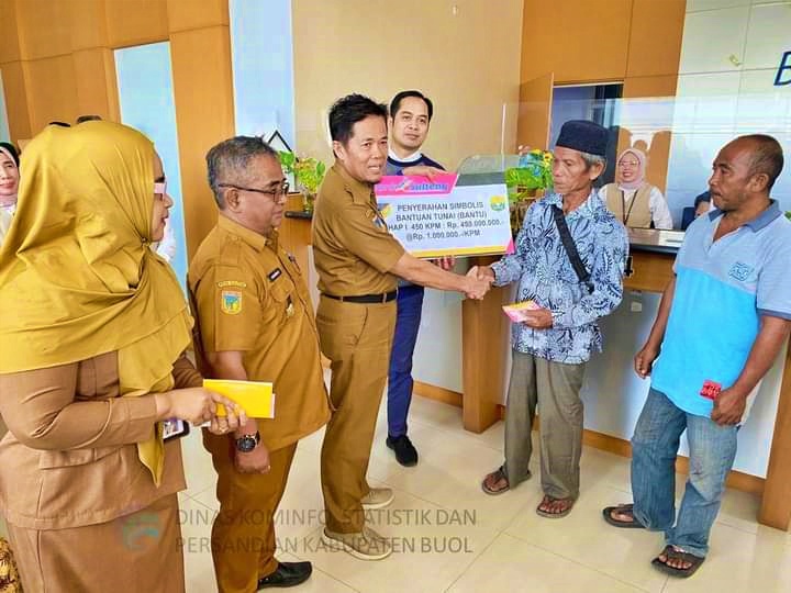 Pj.Sekretaris Daerah Kabupaten Buol, Ir. H. Usman, M.Si, melakukan penyaluran Bantuan Langsung Tunai (BLT) tahap pertama di Kabupaten Buol pada Selasa, 26 Maret 2024. Kegiatan ini dilaksanakan di Ruang Pelayanan Bank BPD Sulteng Cabang Buol dengan jumlah Keluarga Penerima Manfaat (KPM) sebanyak 450 orang.