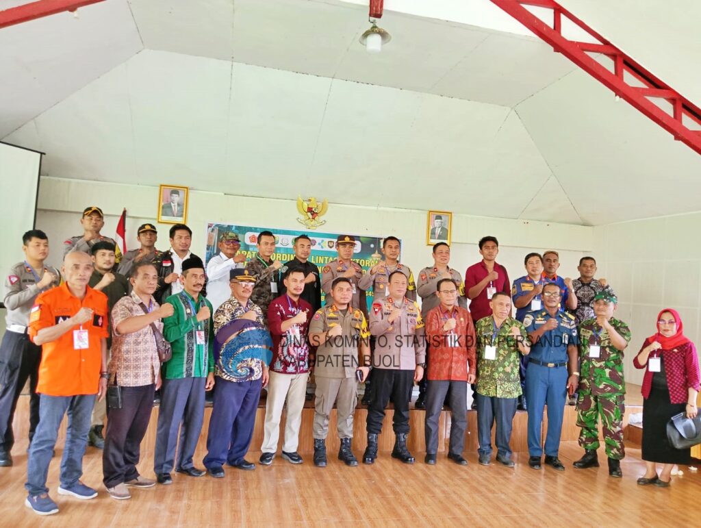Pj. Bupati Buol, Drs. M. Muchlis, MM yang diwakili oleh Kasat Pol PP, Purnomo, S.STP turut serta dalam Rapat Koordinasi Lintas Sektoral Polres Buol. Rapat ini diadakan dalam rangka mempersiapkan pengamanan Perayaan Idul Fitri 1445H tahun 2024 di wilayah Kabupaten Buol. Acara berlangsung di Pendopo Polres Buol, Kamis 28 Maret 2024 dengan tema "Kesiapan Pengamanan Hari Raya Idul Fitri 1445H tahun 2024 di Kabupaten Buol."