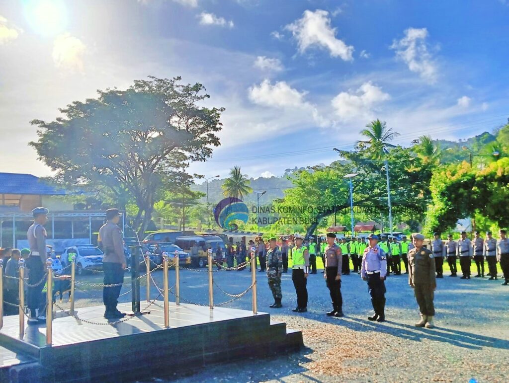 3.	Operasi Ketupat 2024 melibatkan 155.165 personel dalam 13 hari, dengan pos-pos pengamanan, pelayanan, dan terpadu di jalur rawan, termasuk pengaturan lalu lintas dan penyeberangan serta memastikan keamanan di berbagai titik rawan.