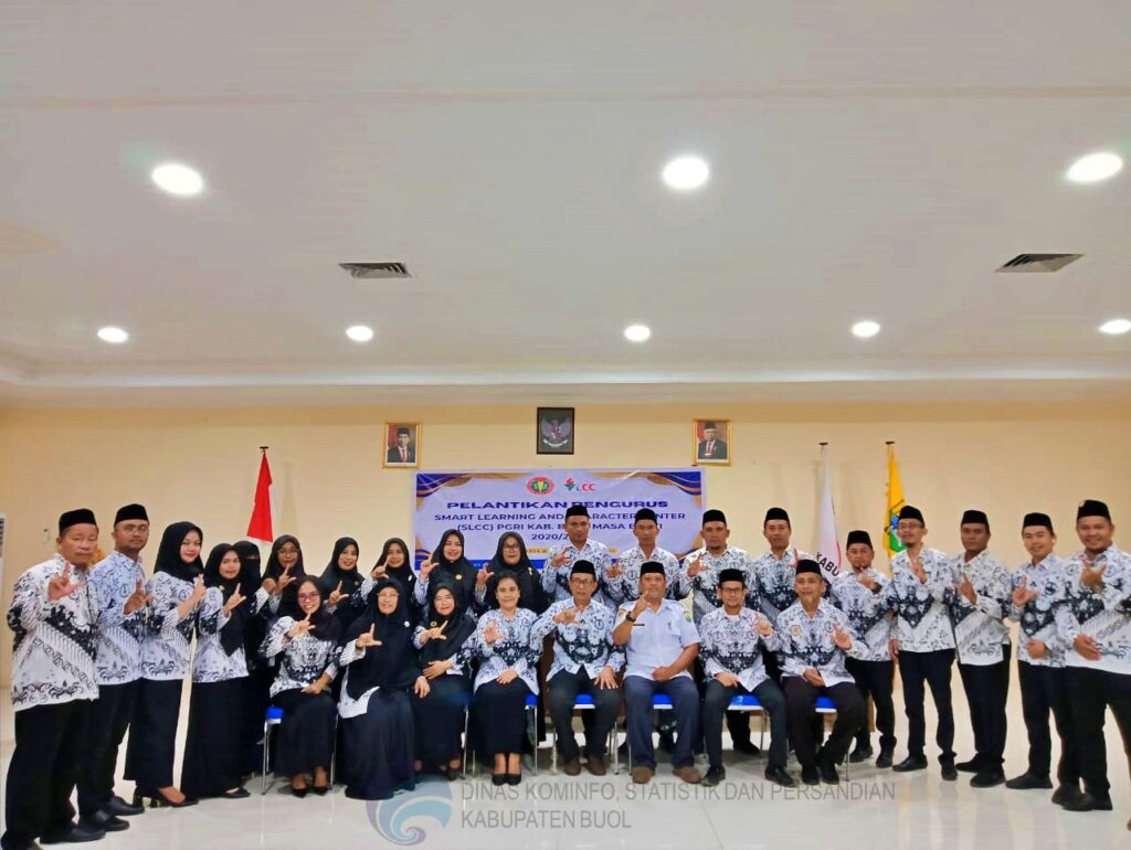 SLCC PGRI didedikasikan untuk mengembangkan profesi guru dan pendidikan karakter yang adaptif terhadap kemajuan teknologi informasi. Dalam acara tersebut, para pengurus yang baru dilantik menerima ucapan selamat dan diingatkan akan tanggung jawab besar mereka dalam mencetak generasi muda yang cerdas dan berakhlak mulia.
