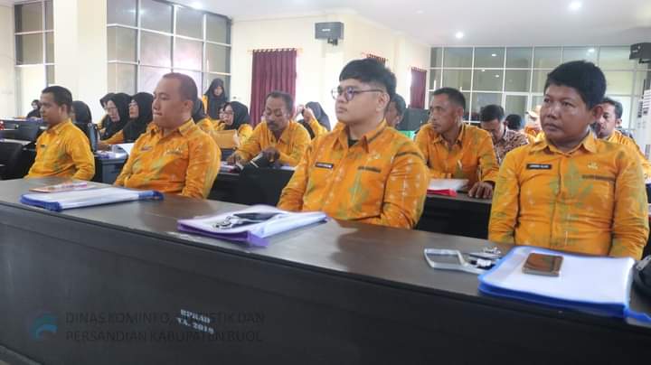 Pemateri dari Ditjen Dukcapil memberikan materi komprehensif mengenai inovasi terbaru dalam pelayanan kependudukan, teknik pengelolaan data, dan pentingnya integrasi data antarinstansi untuk meningkatkan efektivitas pelayanan publik. Para peserta juga berkesempatan berdiskusi langsung dengan narasumber untuk memahami tantangan dan solusi dalam pelaksanaan 