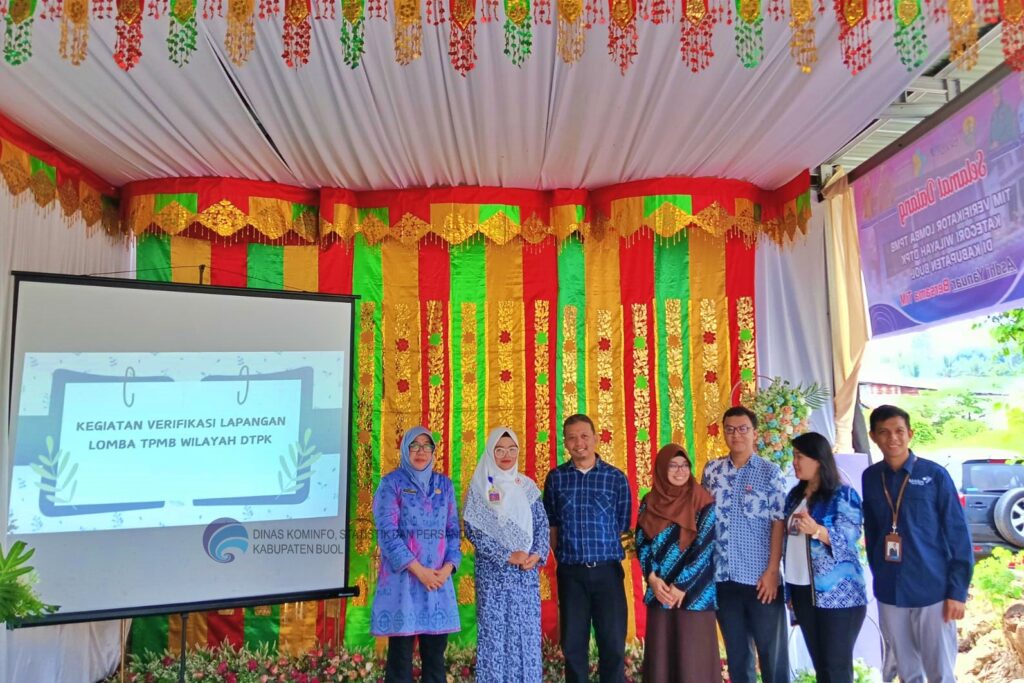 Asisten Administrasi dan Umum Sekretariat Daerah Kabupaten Buol, Lani Irawati, SE.Ak., M.Si., resmi membuka kegiatan Verifikasi Role Model Tempat Praktik Mandiri Bidan (TPMB) Kabupaten Buol yang berlangsung di TPMB Kelurahan Leok II, Jumat 7 Juni 2024.