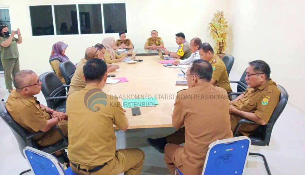 Penjabat Sekretaris Daerah Kabupaten Buol, Ir. H. Usman, M.Si, memimpin rapat persiapan pencanangan program Sejuta Bendera Merah Putih serta pelaksanaan Upacara HUT Kemerdekaan RI ke-79. Rapat ini diadakan pada Selasa, 30 Juli 2024 bertempat di Ruang Rapat Sekda, dengan dihadiri oleh berbagai pejabat daerah.